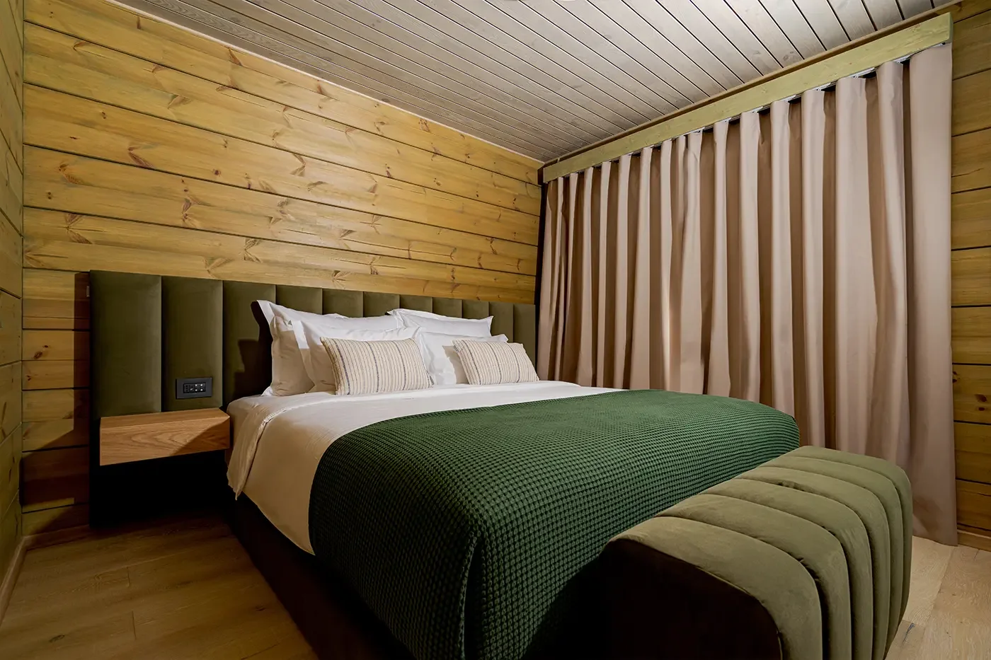 Two bedrooms with 180 cm beds